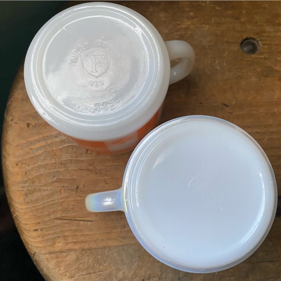 Set of 2 Vintage Federal Glass Milk Glass Mugs - Picture 3 of 6